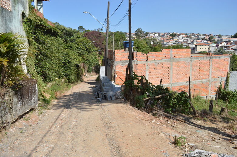 Moradores do Veraneio do Juruá cobram asfalto e manutenção