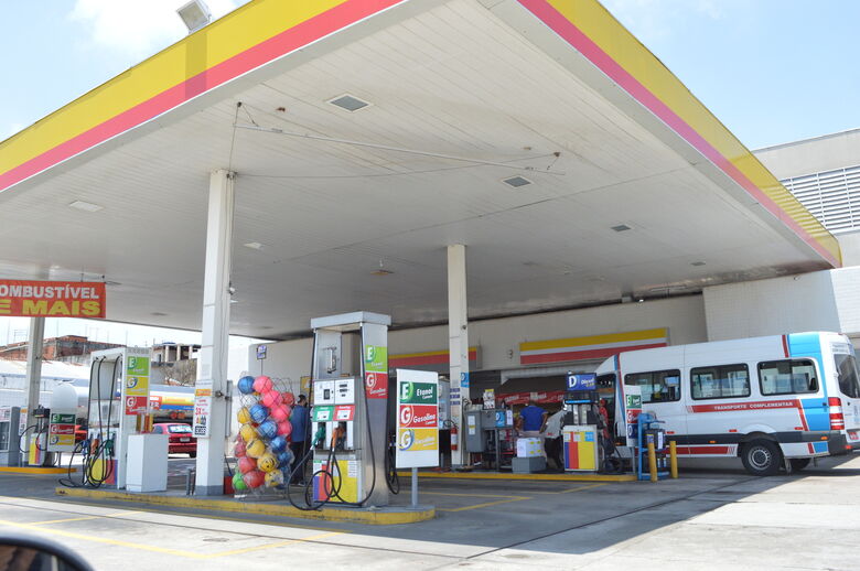 Preços dos combustíveis variam de R$ 3,35 a R$ 4,99 em Suzano
