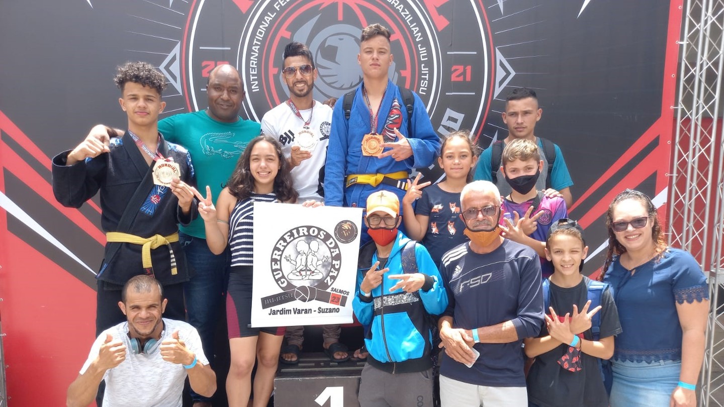 Academia de luta de Suzano conquista três medalhas em Mundial