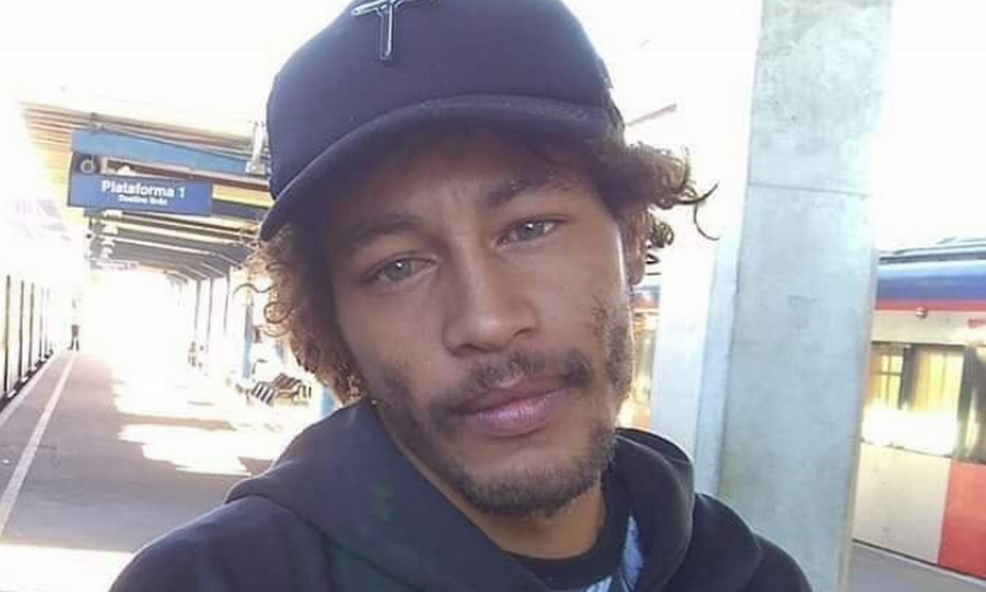 Sósia de Neymar é preso sob suspeita de roubo; família alega inocência