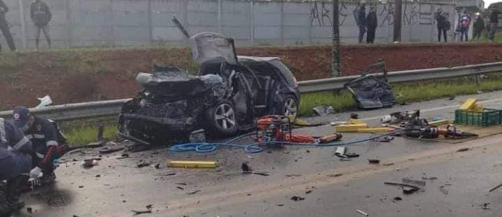 Acidente entre carros deixa jovem morto e quatro feridos em Mogi