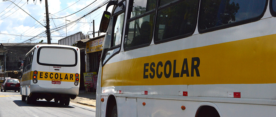 Prefeitura de Chácara  Dois ônibus escolares zero quilômetro foram  adquiridos