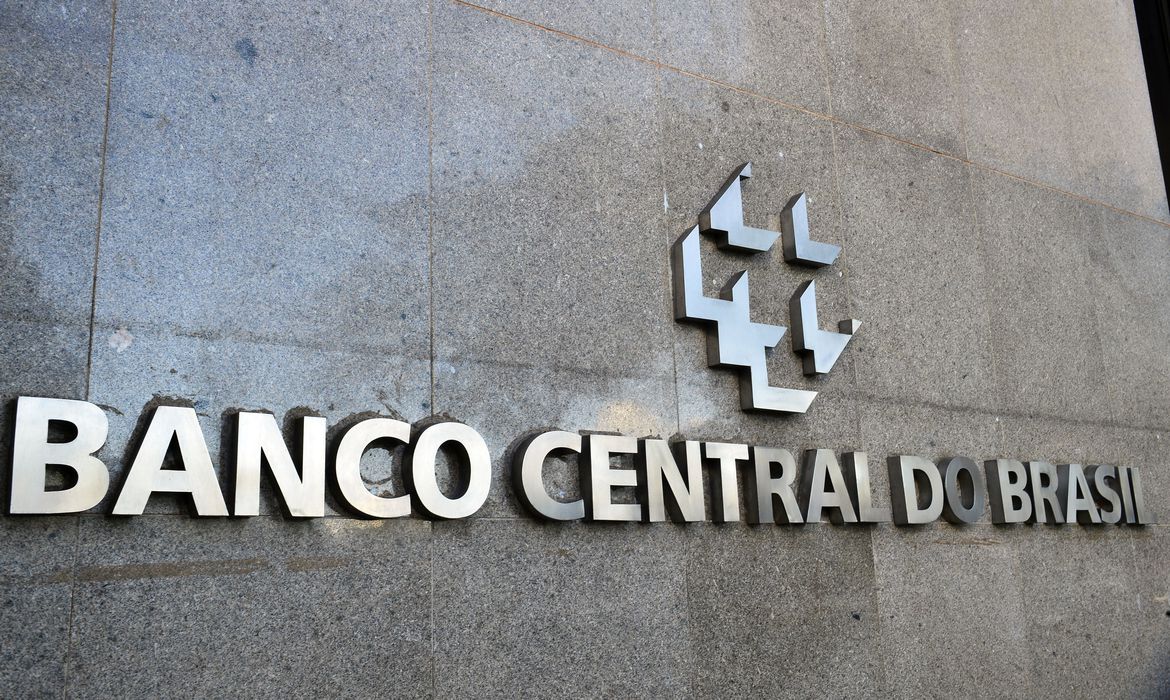 Contas públicas ficam positivas em R$ 4,3 bi em março, diz Banco Central
