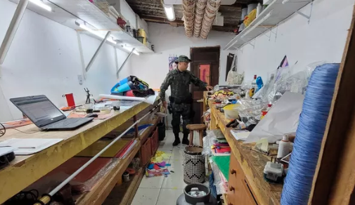 Polícia Ambiental localiza fábrica clandestina de balões em Ferraz