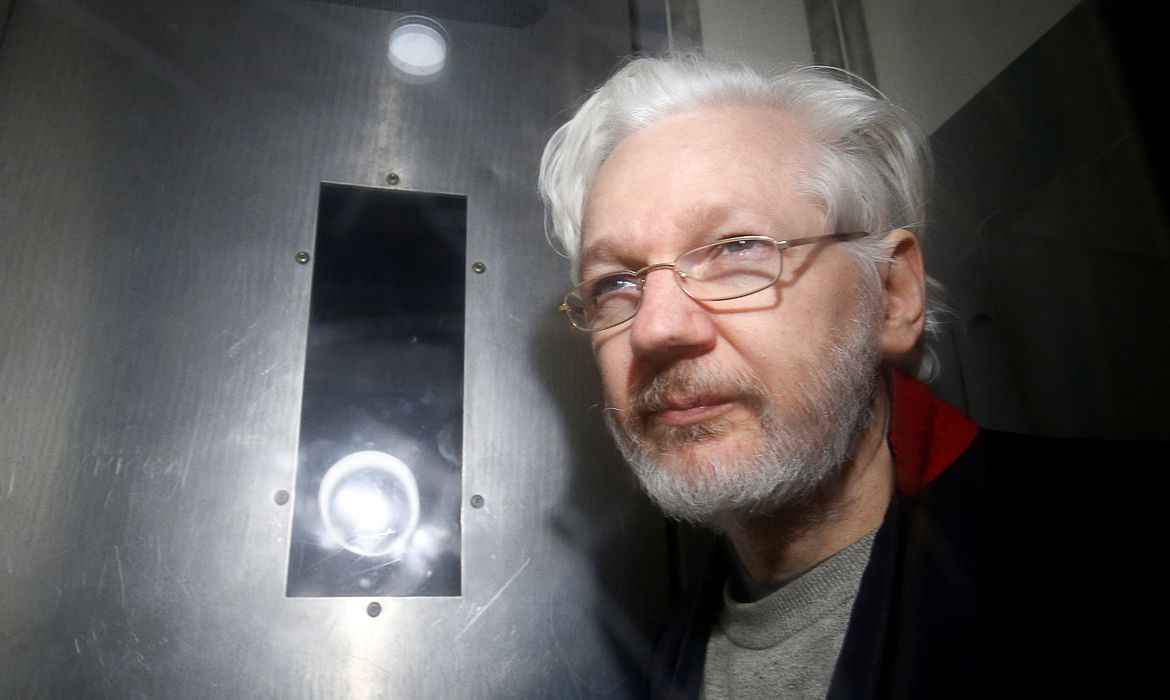 Governo inglês aprova extradição de Assange para os Estados Unidos