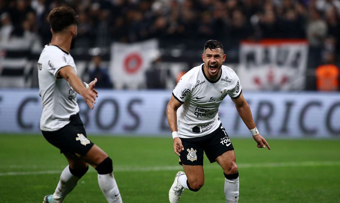 Flamengo bate o Corinthians e bota o 'pé' na semifinal da Copa