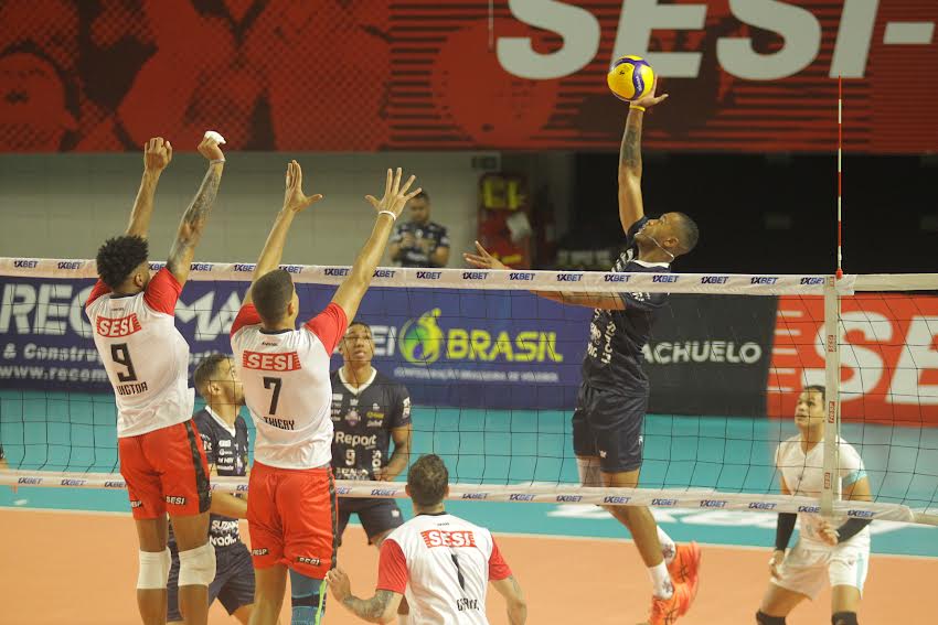 Brasileirão muda de cenário a quatro jogos do fim e título fica em aberto -  Diário de Suzano