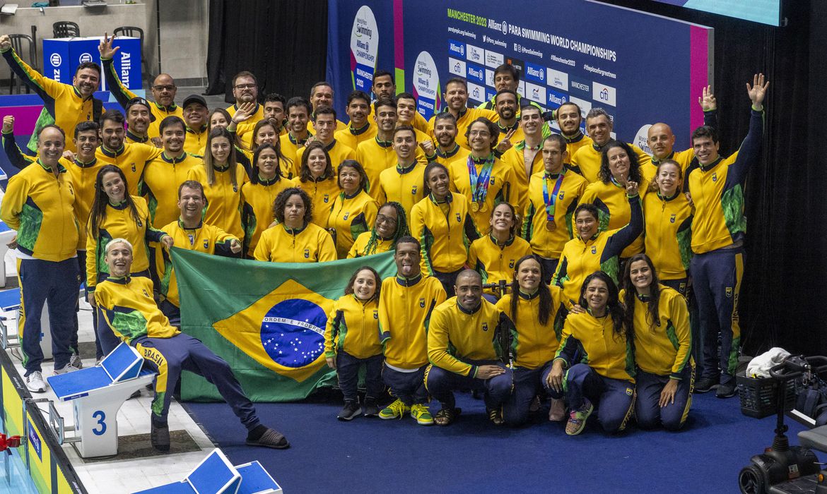 Brasileirão muda de cenário a quatro jogos do fim e título fica em aberto -  Diário de Suzano