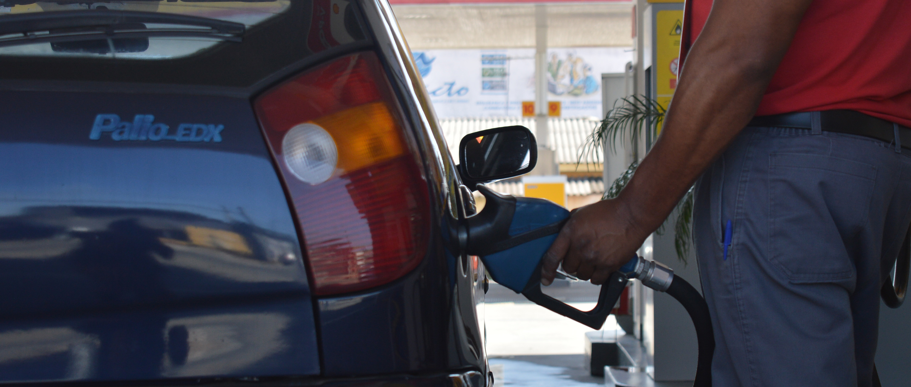 Reajuste de 3,3% no preço do litro da gasolina chega aos postos