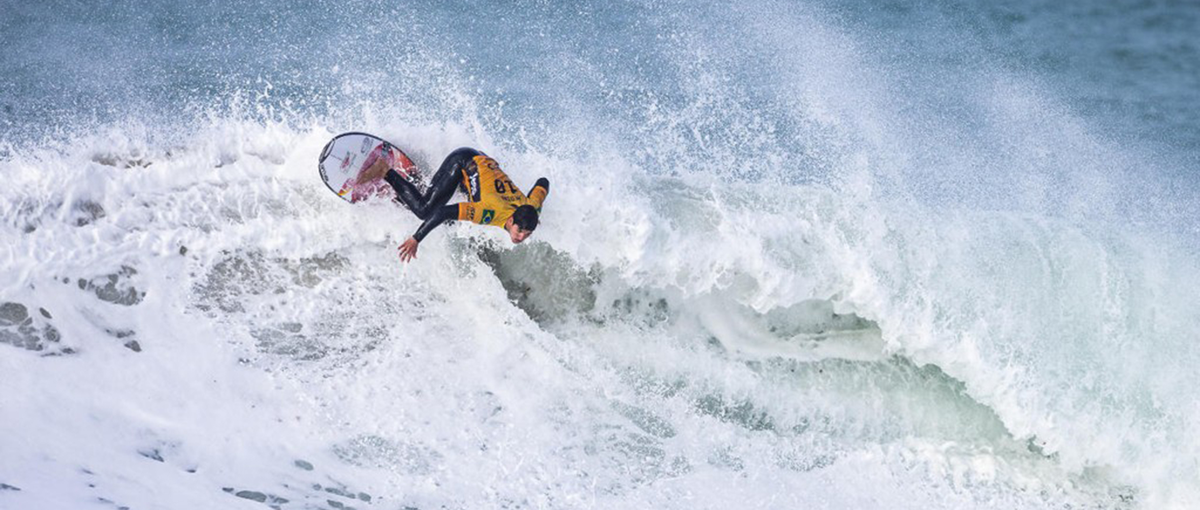 Gabriel Medina conquista título do Circuito Mundial de Surfe