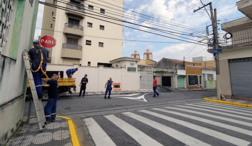 Trânsito em quarteirão da rua Presidente Rodrigues Alves é alterado ...